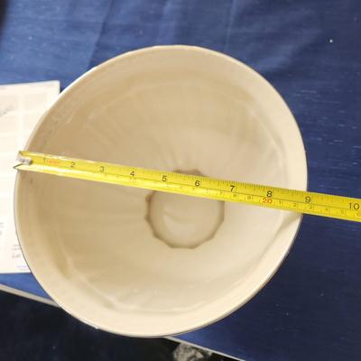 Lenox Large Bowl Ivory Porcelain Forum Collection 8 3/4" dia 7.5" tall
