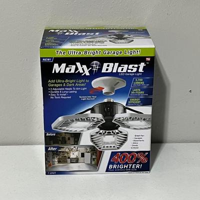 MAXX BLAST ~ LED Garage Light ~ NIB