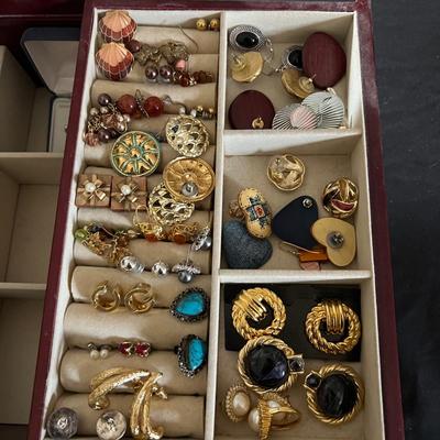 Huge Assortment of Fashion Earrings & More (B3-RG)