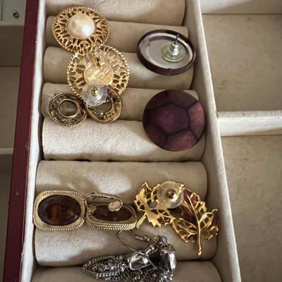 Huge Assortment of Fashion Earrings & More (B3-RG)