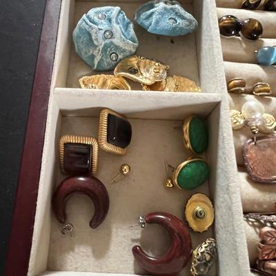Huge Assortment of Fashion Earrings & More (B3-RG)
