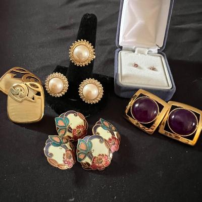 Huge Assortment of Fashion Earrings & More (B3-RG)