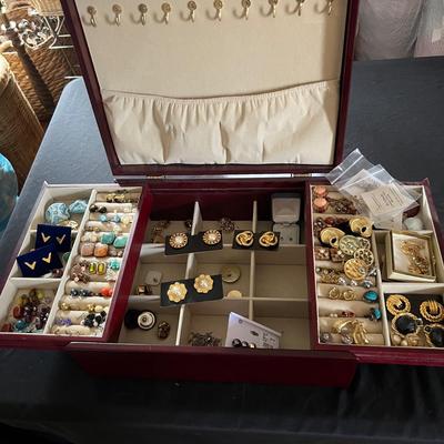 Huge Assortment of Fashion Earrings & More (B3-RG)