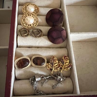 Huge Assortment of Fashion Earrings & More (B3-RG)