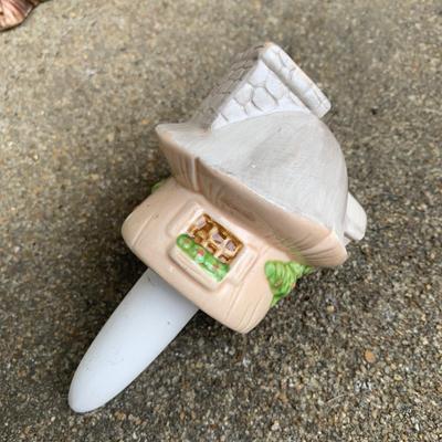 Vintage Flower Pot with Cast-iron Style Pagoda (Y-KW)