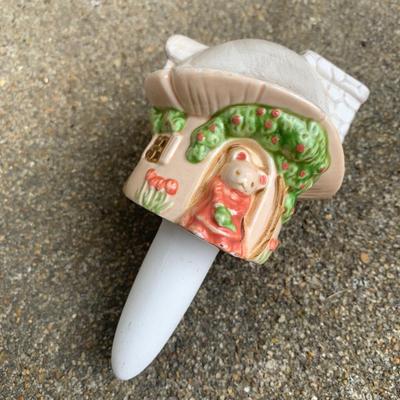 Vintage Flower Pot with Cast-iron Style Pagoda (Y-KW)