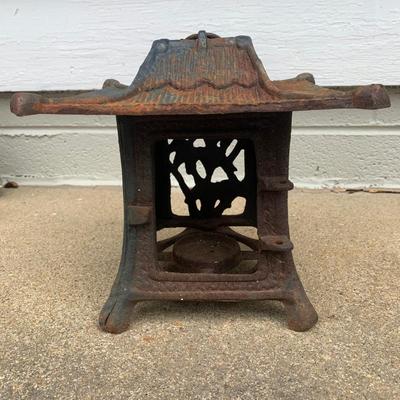 Vintage Flower Pot with Cast-iron Style Pagoda (Y-KW)