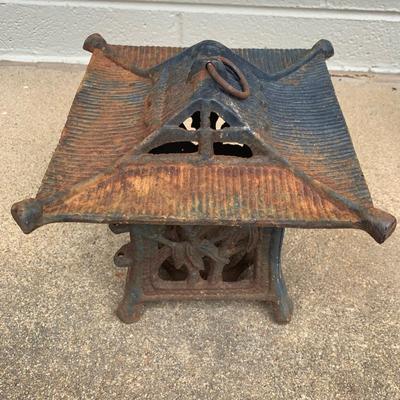 Vintage Flower Pot with Cast-iron Style Pagoda (Y-KW)