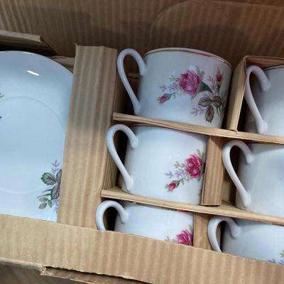 6 tea cups and saucers in box