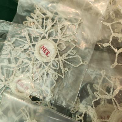 Lot of Vintage Christmas 1984 Crochet Snowflakes with U.S. States names
