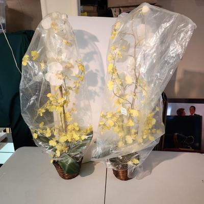 lot of 2 Faux Floral Flower orchids Arrangements