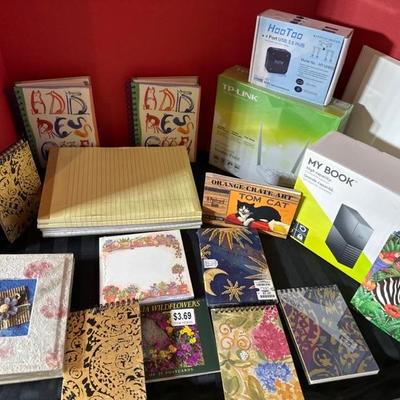 Lot 652 office items