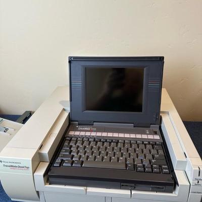 Lot 619 vintage, Texas instruments, travel, mate, 4000 E laptop and docking station