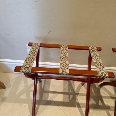Lot 661 pair of luggage stands