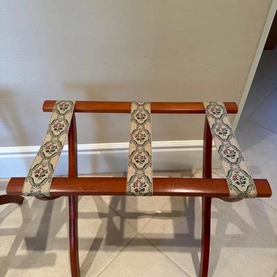 Lot 661 pair of luggage stands