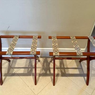 Lot 661 pair of luggage stands