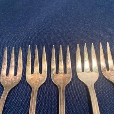 5 William Rogers 5.5â€ Seafood Forks