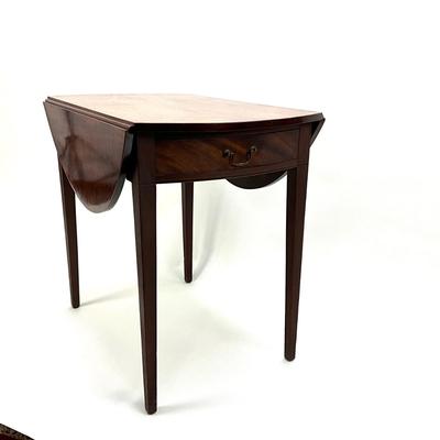 1906 Hepplewhite Flame Mahogany Drop Leaf Table