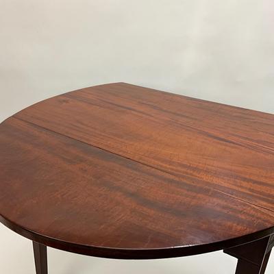 1906 Hepplewhite Flame Mahogany Drop Leaf Table