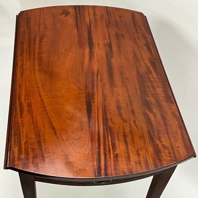 1906 Hepplewhite Flame Mahogany Drop Leaf Table