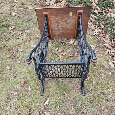 Vintage Singer Treadle Sewing Machine Table (G-JS)