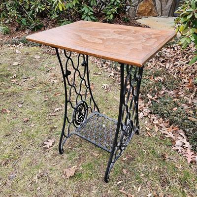 Vintage Singer Treadle Sewing Machine Table (G-JS)