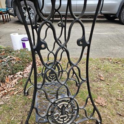 Vintage Singer Treadle Sewing Machine Table (G-JS)