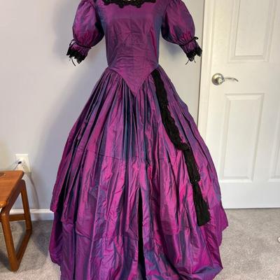 Lot 4 Vintage & Contemporary Evening Wear