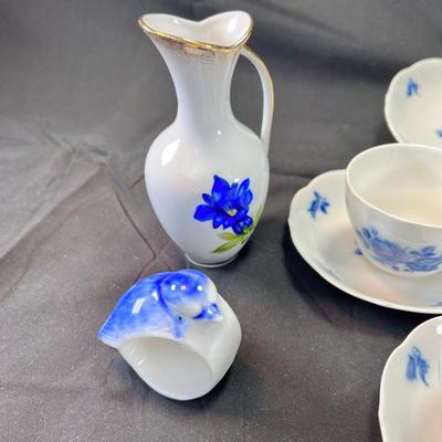 11 small fine teacups and 12 saucers Blue White