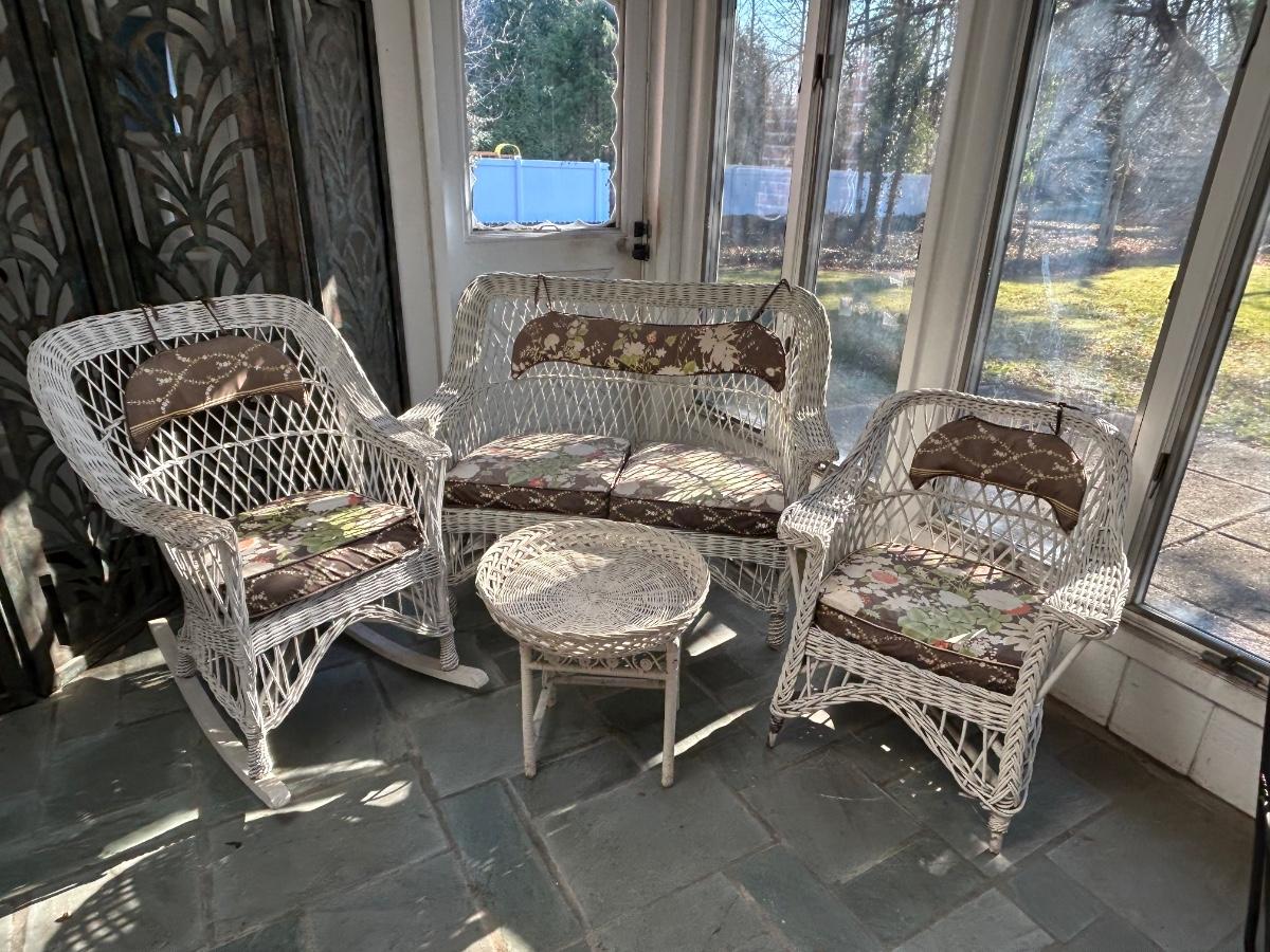 LOT 111P White Wicker Patio Set