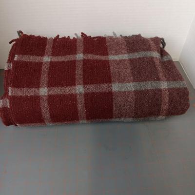 Alpaca Kumpi Plaid Throw Blanket