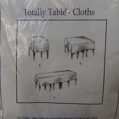 3-Piece Tablecloth Totally Table-Cloths