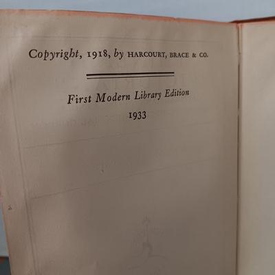 1933 Eminent Victorians Book