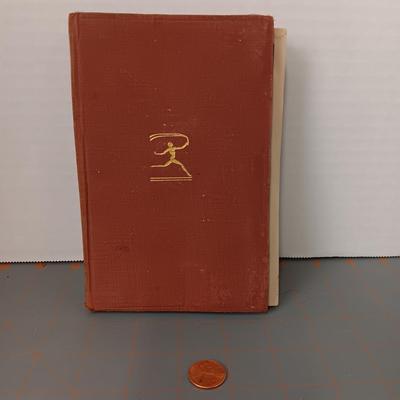 1933 Eminent Victorians Book
