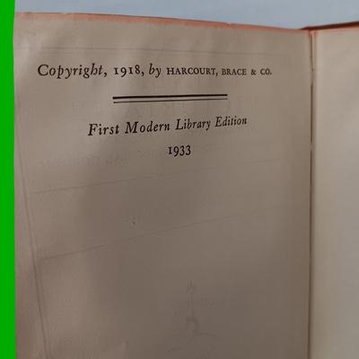 1933 Eminent Victorians Book