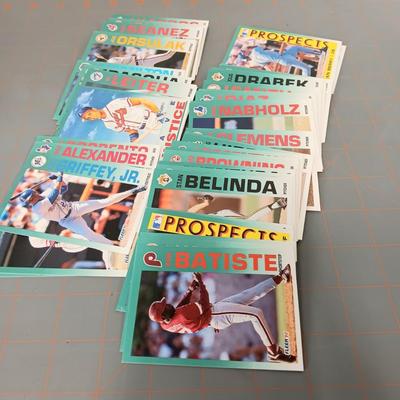 Baseball Card Bundle (B1)