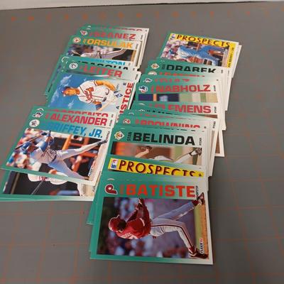 Baseball Card Bundle (B1)
