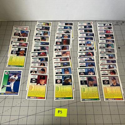 Baseball Card Bundle (B5)