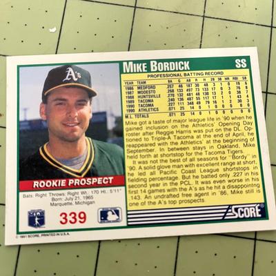 Baseball Card Bundle (B11)
