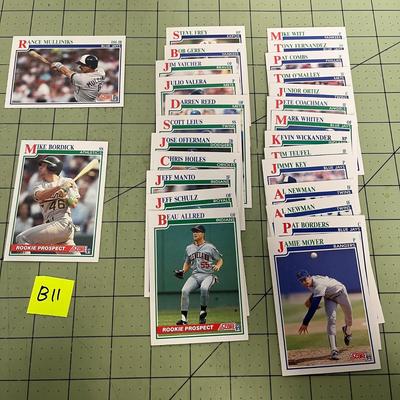Baseball Card Bundle (B11)