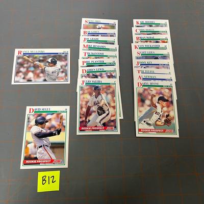 Baseball Card Bundle (B12)