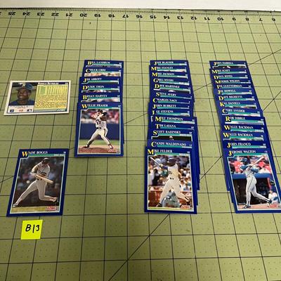 Baseball Card Bundle (B13)