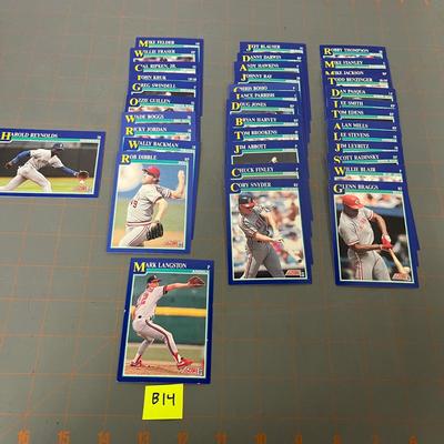 Baseball Card Bundle (B14)