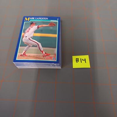 Baseball Card Bundle (B14)