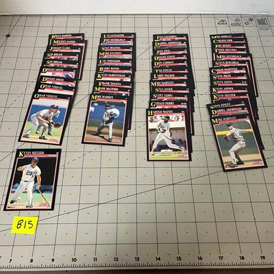 Baseball Card Bundle (B15)