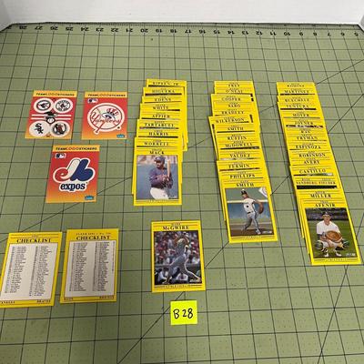Baseball Card Bundle (B28)