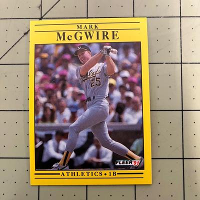 Baseball Card Bundle (B28)