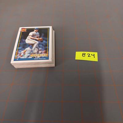 Baseball Card Bundle (B24)