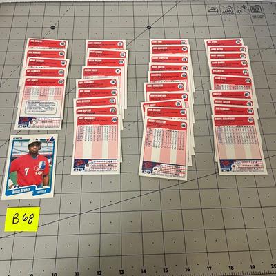 Baseball Card Bundle (B68)