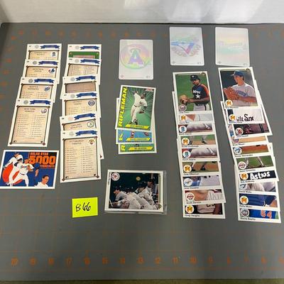 Baseball Card Bundle (B66)